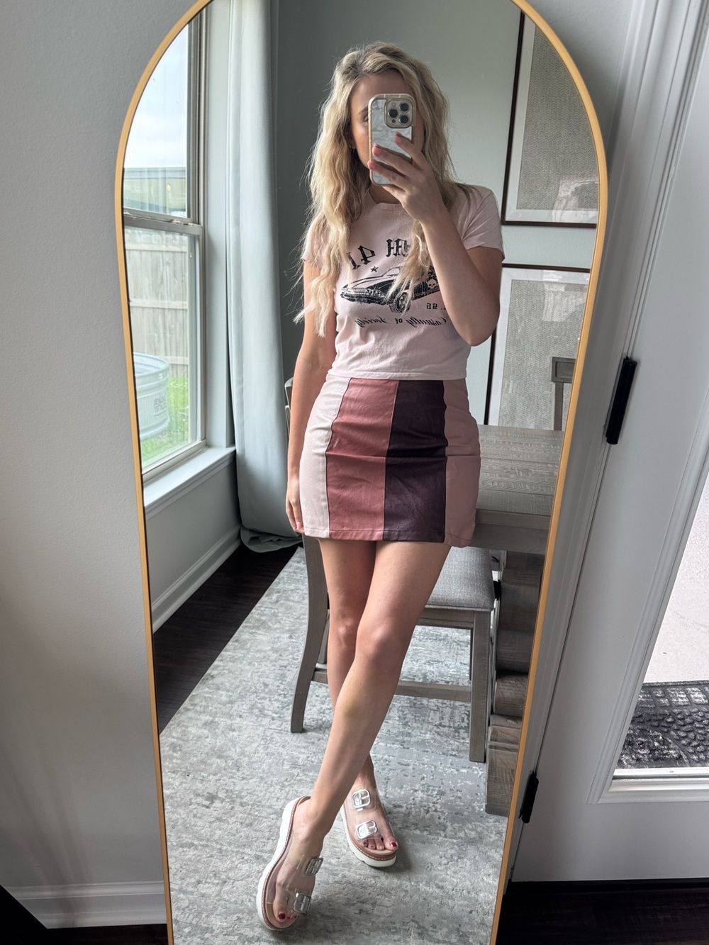 H&M Light Pink Graphic Crop Tee with Vintage Car Print - Picture 4 of 10